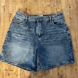 Classic Women's Washed Denim Shorts - Blue